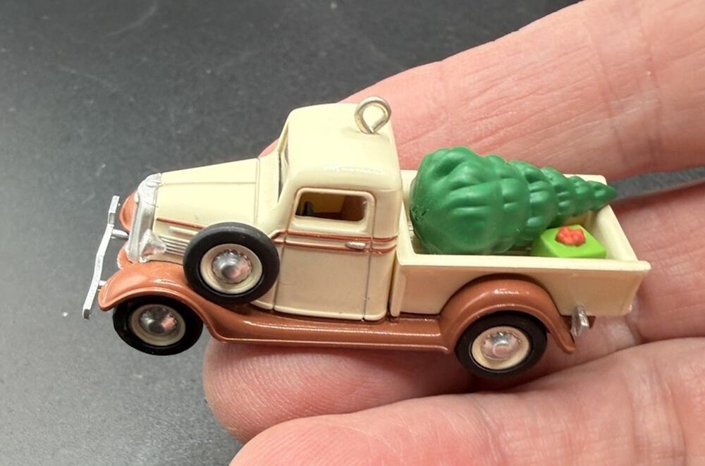 Hallmark All American Trucks 1936 GMC Truck Mini Ornament No Box -LO22